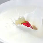 Hvor meget mælk kan jeg skumme ad gangen med min mælkeskummer?